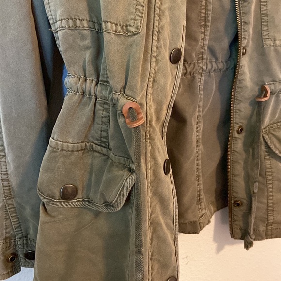 Hinge army zip up jacket. Small - Picture 4 of 5